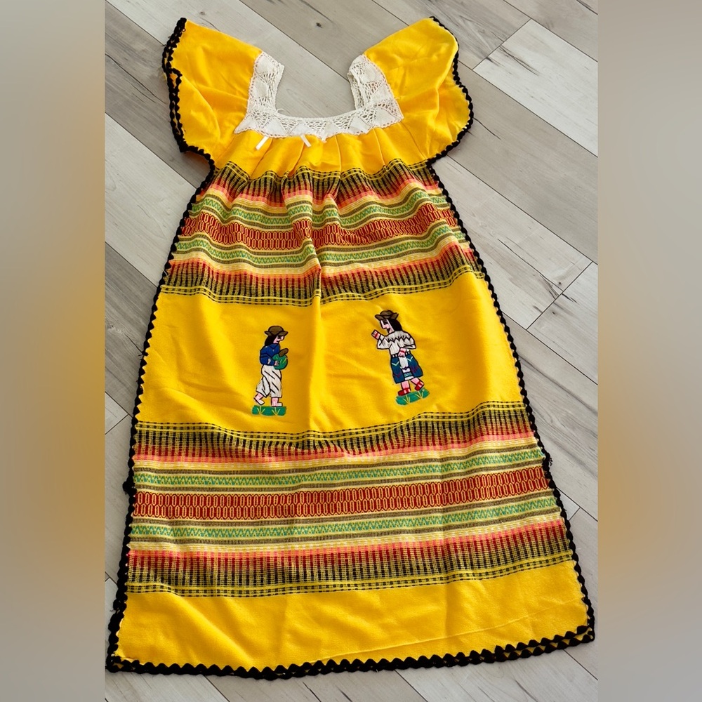 Vintage Embroidered Guatemalan/Mexican Dress
